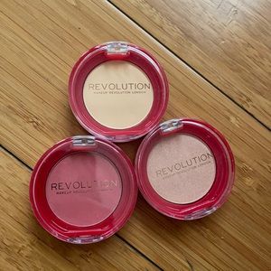 Baking powder, pressed highlighter and blush trio